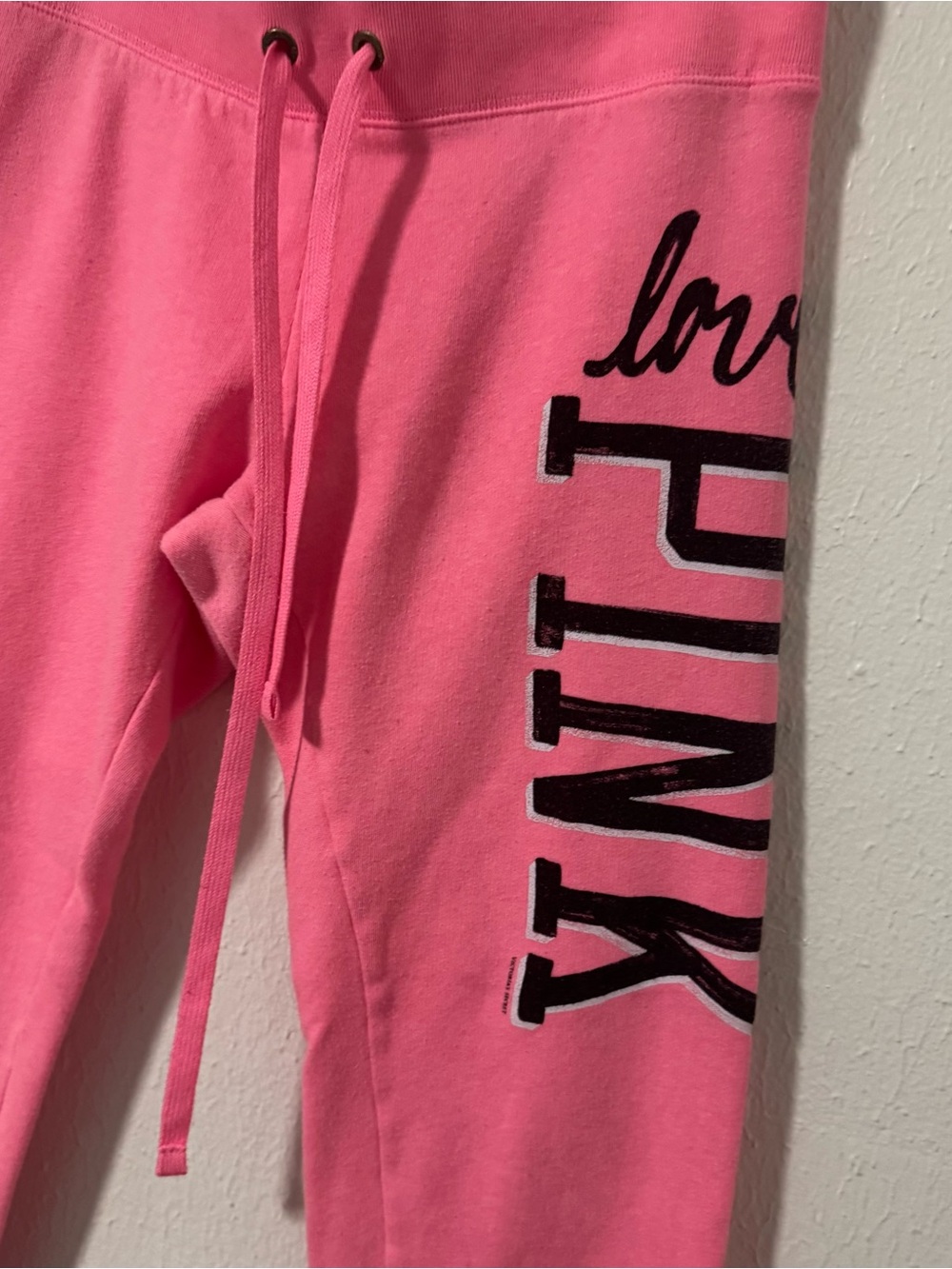 PINK Victoria's Secret Women Hot Pink Capri Sweatpants Vertical PINK EUC Comfy - Picture 3 of 8